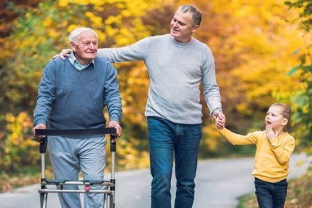 یک نگاه مهربان و سرشار از رحمت به والدین، گامی به سوی رحمت الهی