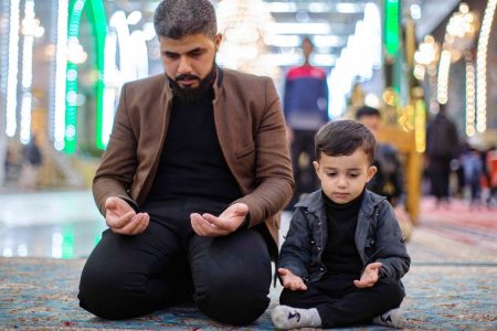 اصول طلایی تربیت دینی فرزندان؛ ایمان از رفتار والدین آغاز می‌شود