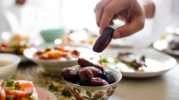 افطاری دادن در ماه رمضان چه ثوابی دارد ؟