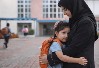 فشار پنهان بر مادران شاغل؛ اشتغال مادر به امنیت روانی کودک آسیب میزند؟