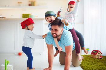 فشار پنهان بر مادران شاغل؛ اشتغال مادر به امنیت روانی کودک آسیب میزند؟