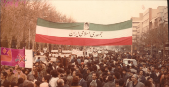 این دختر دبیرستانی آبروی شاه را برد