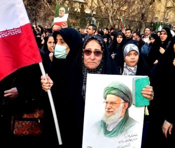 این دختر دبیرستانی آبروی شاه را برد