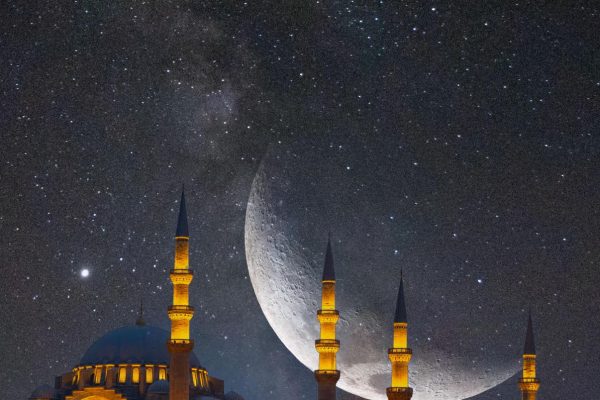 آمادگی مسلمانان برای آغاز جشن بزرگ ؛روز اول ماه رمضان چگونه تعیین میشود؟