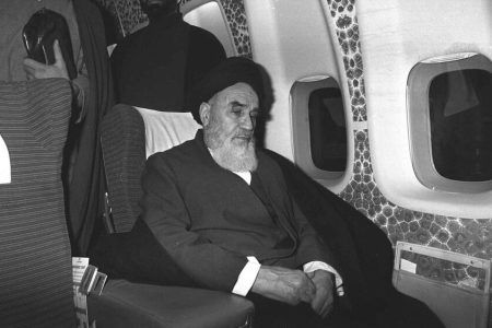 این است انقلاب ملی: رهبری که طاغوت شرق و غرب را شکست داد