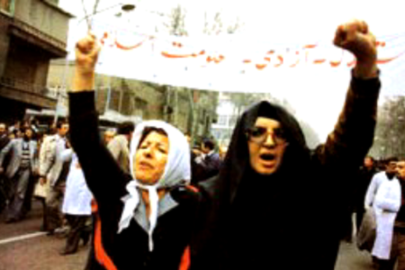 این دختر دبیرستانی آبروی شاه را برد