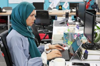 ویژگی‌های کلیدی دختران شاد؛ چگونه به موفقیت برسیم؟