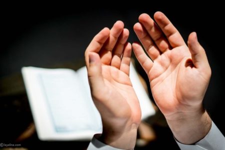 نماز والدین برای هدایت فرزندان در کلام امام صادق(ع) | دستورالعملی مجرب از روایات اهل‌بیت(ع)