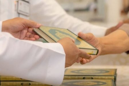 تلاش مادر و فرزند مصری برای مرمت قرآن