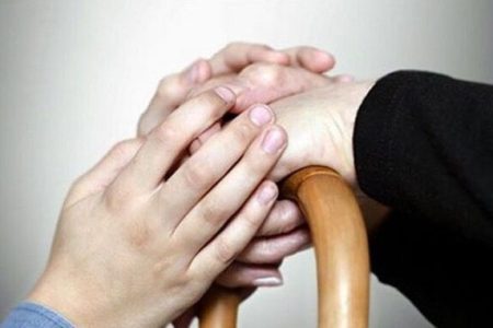 احسان به والدین؛ تکلیفی الهی و اخلاقی که هیچ شرطی ندارد
