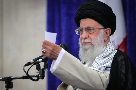 سبک زندگی در نگاه رهبر شهید انقلاب| راهکار رهایی از تجمل‌گرایی