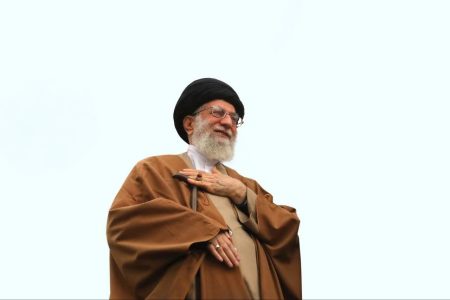 رهبر شهید؛ مفسر قرآن در میدان عمل
