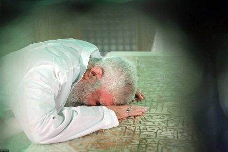 آری گرفت هرچه زِمهر رضا گرفت