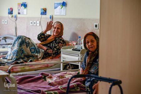چشم‌انتظار یک تماس؛ بزرگترها را دریابیم
