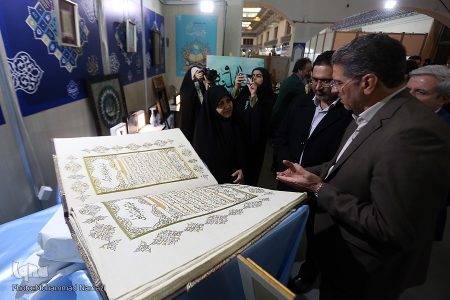 ۲۳ سال مجاهدت خاموش؛ روایت خلق اثری ماندگار با سوزن‌های هنرجویان ایرانی