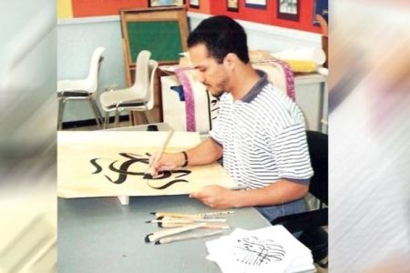 هنرمند الجزایری و انس با کتابت قرآن