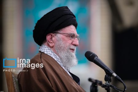 سخنان رهبر شهید با مداحان و شاعران یک منشور ستایشگری است