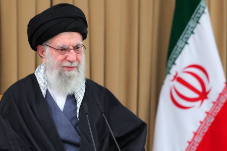 بشنوید| پاسخ رهبر شهید به یک سؤال تاریخی؛ جهاد تا کجا ادامه دارد؟
