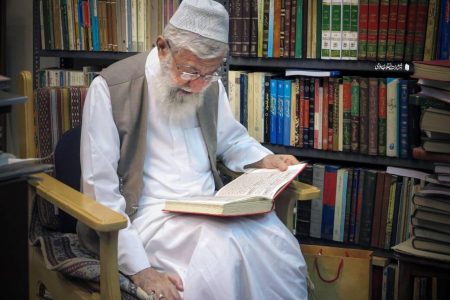 کتابی که خود رهبر شهید صحافی کردند