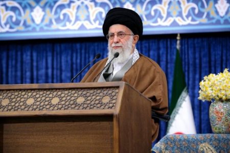 انتخاب هوشمندانه آیات قرآن در سخنرانی‌های رهبر شهید آیت‌الله خامنه‌ای