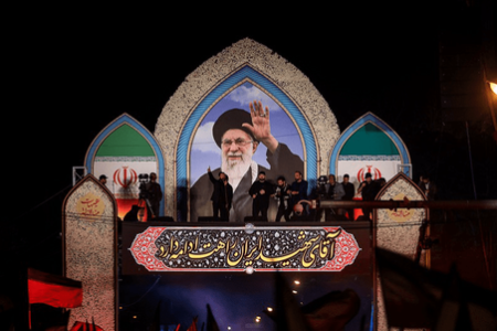 قافله انقلاب با «خلف صالح» به ساحل ظهور می‌رسد