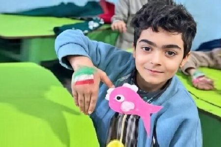 شعر پرچم سرخ مادر در فراق ماکان نصیری