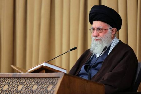 قرآن بخوانیم | چرا برخی انسان‌ها در بحران‌ها، تسلیم دشمن می‌شوند؟