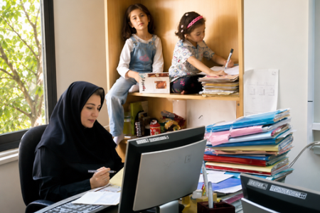 مادران شاغل، نیازمند اجرای کامل «قانون جوانی جمعیت»