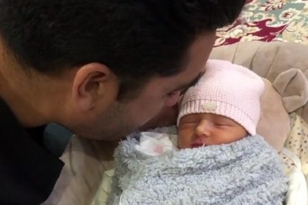 احکام اذان گفتن در گوش نوزاد و بهترین زمان آن