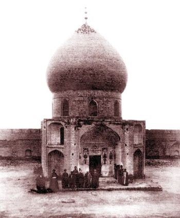 بارگاه امام حسین(ع) چگونه و توسط چه کسانی ساخته شد؟