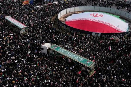 آیت‌الله حائری شیرازی: حضور در تشییع شهدا، انگیزه شهادت را در دل انسان زنده می‌کند