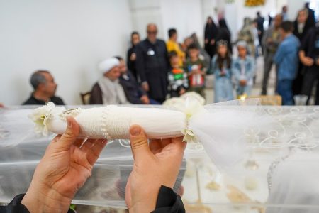 آیا تأمین کامل زندگی فرزندان در آغاز ازدواج به صلاح آنهاست؟