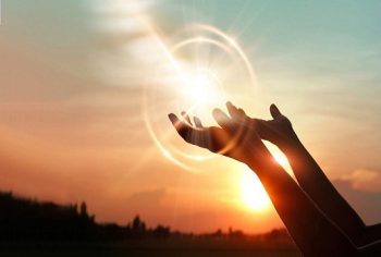 توسل چیست و چرا برخی دعاها مستجاب نمیشود؟ / پاسخ به مهمترین شبهات درباره توسل
