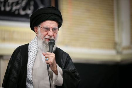 ببینید| چرا باید در این دنیا زندگی کنیم؟ امام شهید جواب می‌دهد