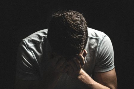 چگونه با فردی که عزیزی را از دست داده صحبت کنیم؟