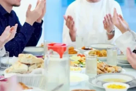 با شکرگزاری و دعا سفره‌تان را نورانی کنید