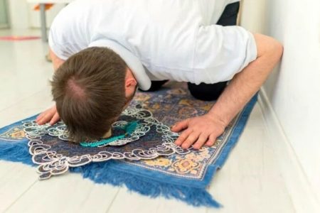 نماز فرزند برای والدین؛ هدیه‌ای از جنس رحمت و آمرزش