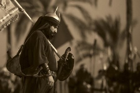 چرا خوارج علیه بنی‌امیه می‌جنگیدند اما در کربلا غایب بودند؟