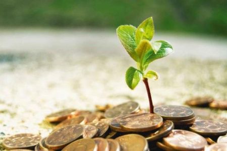 چرا پرداخت خمس مقدم بر سایر امور خیریه است؟
