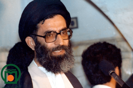 تصویر دیده نشده از رهبر انقلاب در کنار پدر، برادر و علامه طباطبایی در جوانی