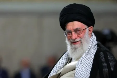 غزل تازه‌ منتشرشده‌ای از رهبر شهید خطاب به امام رضا علیه‌السلام