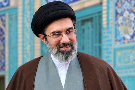 کتاب هدایت | بالاترین جلوه‌ بندگی نسبت به خداوند متعال از دیدگاه مقام معظم رهبری