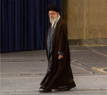 امانتداری مطلق؛ راز اعتماد جهانی به آیتالله خامنهای رهبر شهید