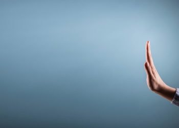 گاهی باید ترمز کار را کشید و زندگی کرد