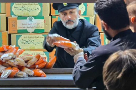 بدرقه زائران اربعین با سفره امام رضا(ع)