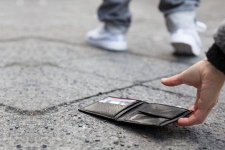 مالی پیدا کرده‌اید که قیمتش مشخص نیست؟ پاسخ رهبر شهید انقلاب را بخوانید