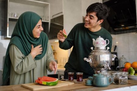 وقتی «شوخی» دیگر خنده‌دار نیست؛ مرز باریک صمیمیت و تمسخر در خانواده