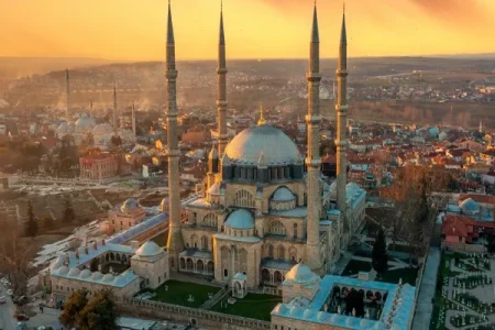 نمادهای باستانی؛ زینت‌بخش معماری مسجد سلیمیه ترکیه