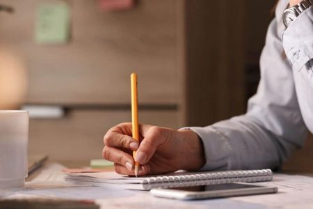 ذهن شلوغ را روی کاغذ خالی کنید؛ نوشتن راهی برای آرامش دوباره
