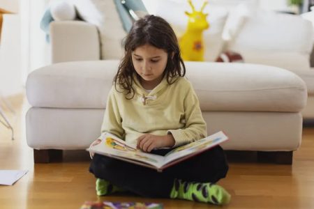 چگونه می‌توان کودکان را عاشق کتاب کرد؟